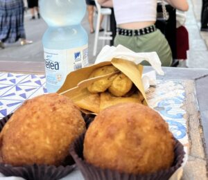 Scopri di più sull'articolo Arancini o arancine?