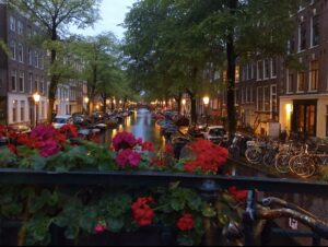 Scopri di più sull'articolo Amsterdam 🚴‍♀️🎊